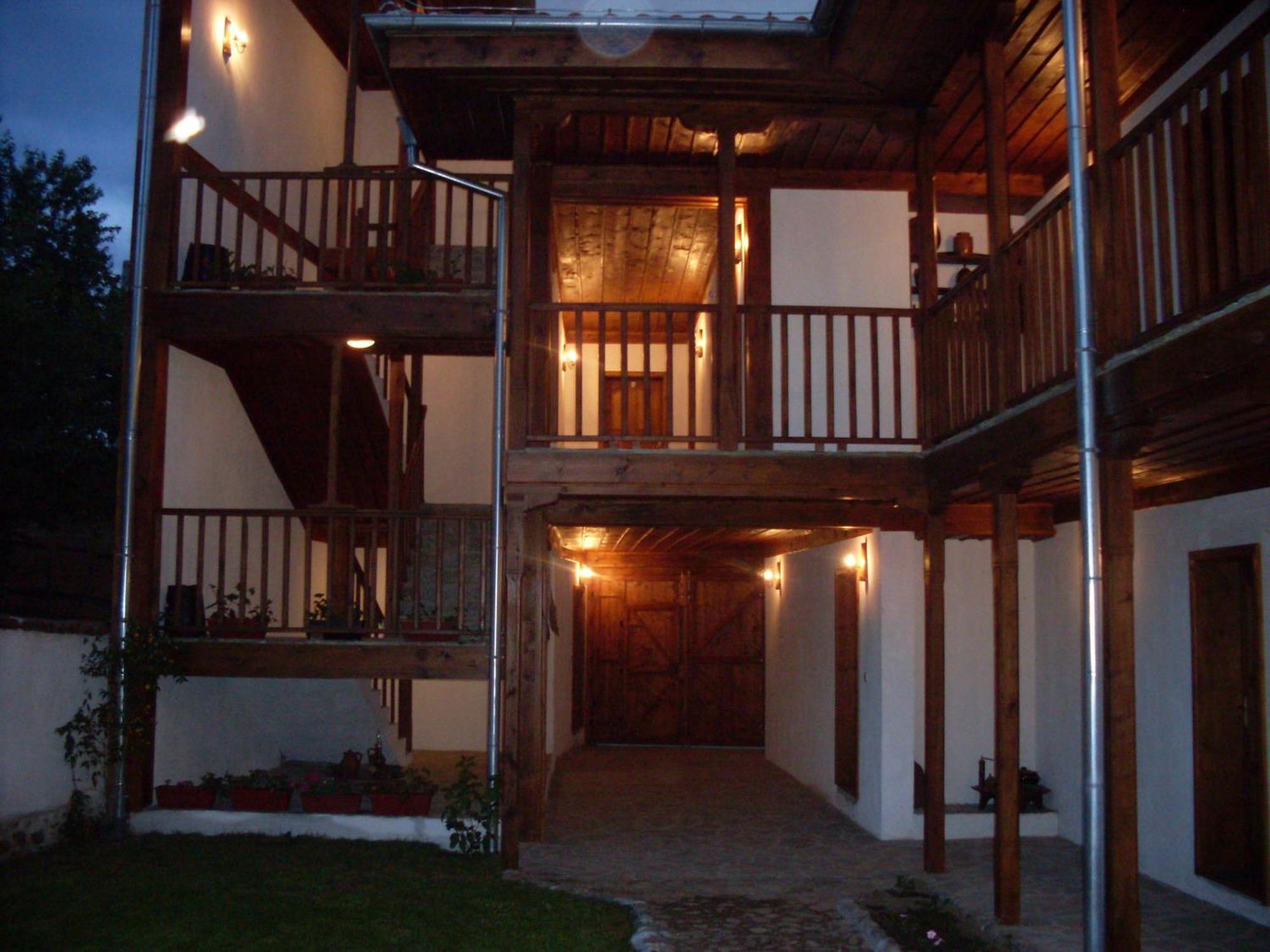 Tsutsovi House Hotel Kalofer Exterior photo